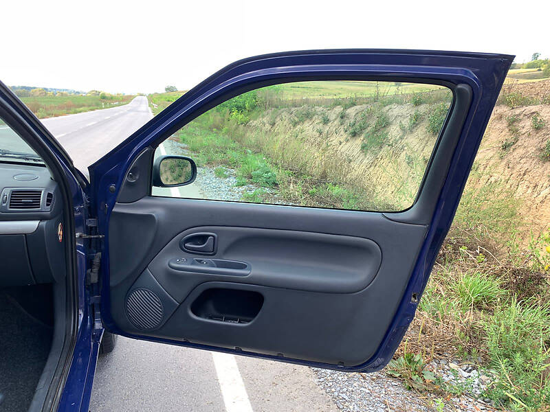 Хэтчбек Renault Clio 2002 в Черновцах