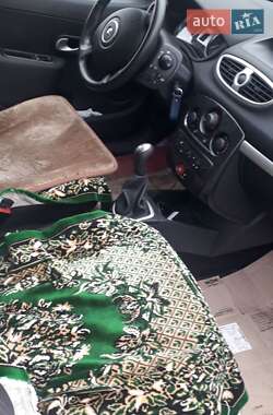 Хэтчбек Renault Clio 2011 в 