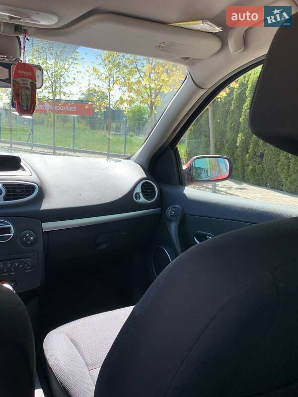 Хэтчбек Renault Clio 2009 в Львове