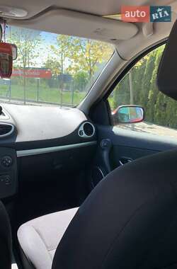 Хэтчбек Renault Clio 2009 в 