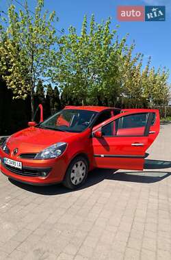 Хэтчбек Renault Clio 2009 в 