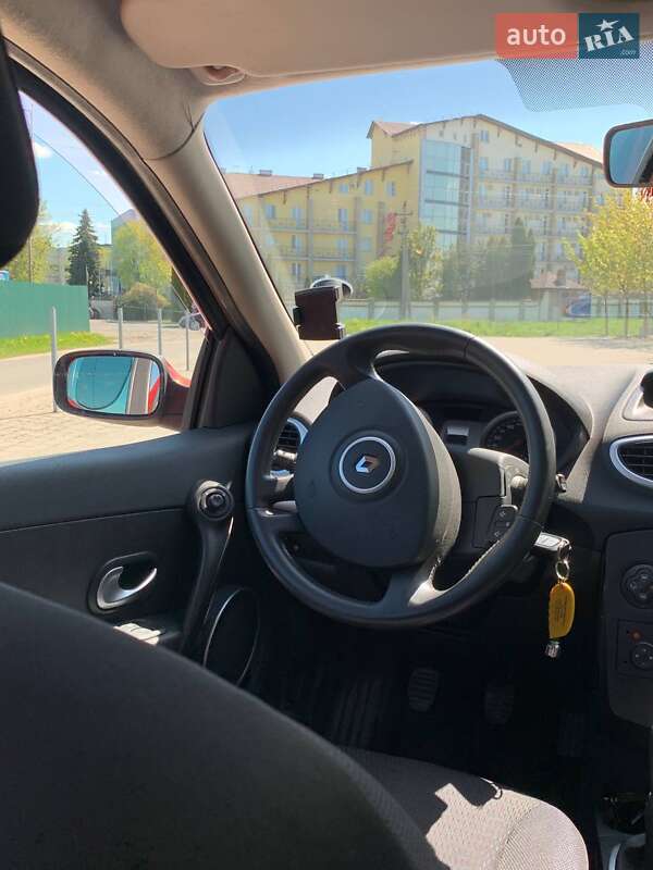 Хэтчбек Renault Clio 2009 в Львове