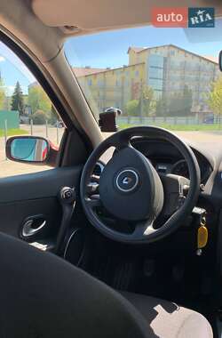 Хэтчбек Renault Clio 2009 в 