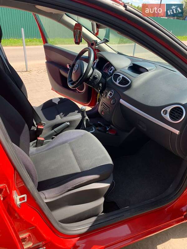 Хэтчбек Renault Clio 2009 в Львове