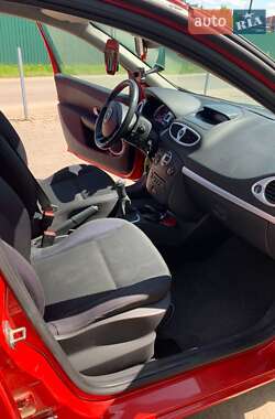 Хэтчбек Renault Clio 2009 в 