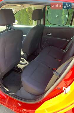 Хэтчбек Renault Clio 2009 в 