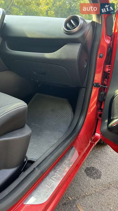 Хэтчбек Renault Clio 2016 в Днепре