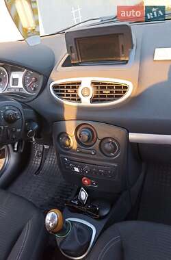 Хэтчбек Renault Clio 2009 в 