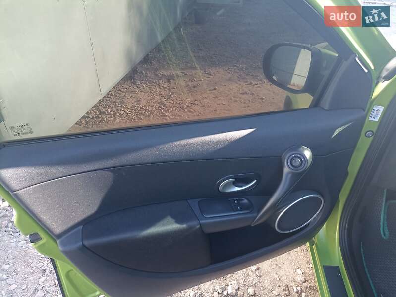 Хэтчбек Renault Clio 2009 в Новой Одессе