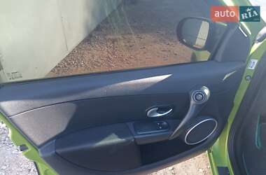 Хэтчбек Renault Clio 2009 в 