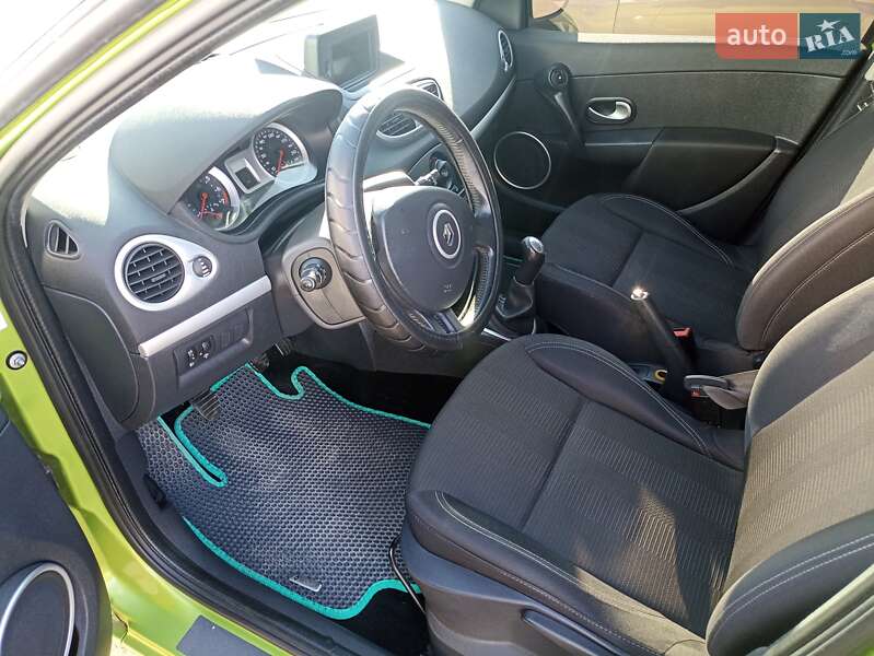 Хэтчбек Renault Clio 2009 в Новой Одессе