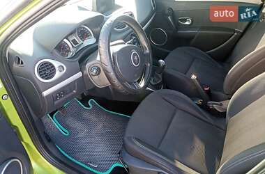 Хэтчбек Renault Clio 2009 в 