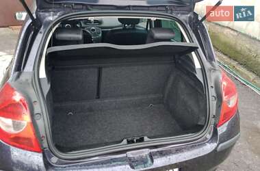 Хетчбек Renault Clio 2006 в 