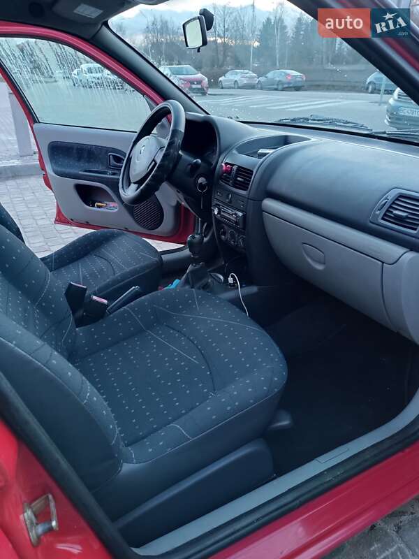 Хетчбек Renault Clio 2002 в Львові