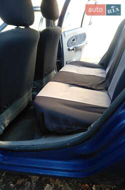 Хэтчбек Renault Clio 2001 в 