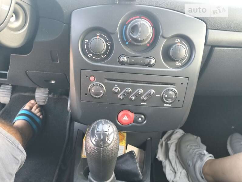 Хэтчбек Renault Clio 2007 в Житомире фото 12 Хэтчбек Renault Clio 2007 в Житомире