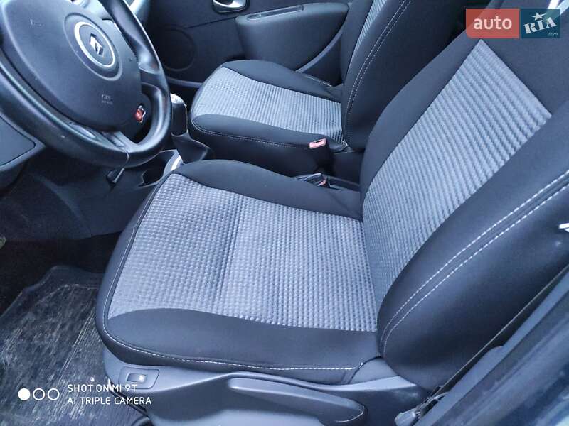 Универсал Renault Clio 2010 в Каневе