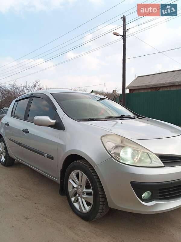 Хетчбек Renault Clio 2006 в Обухові