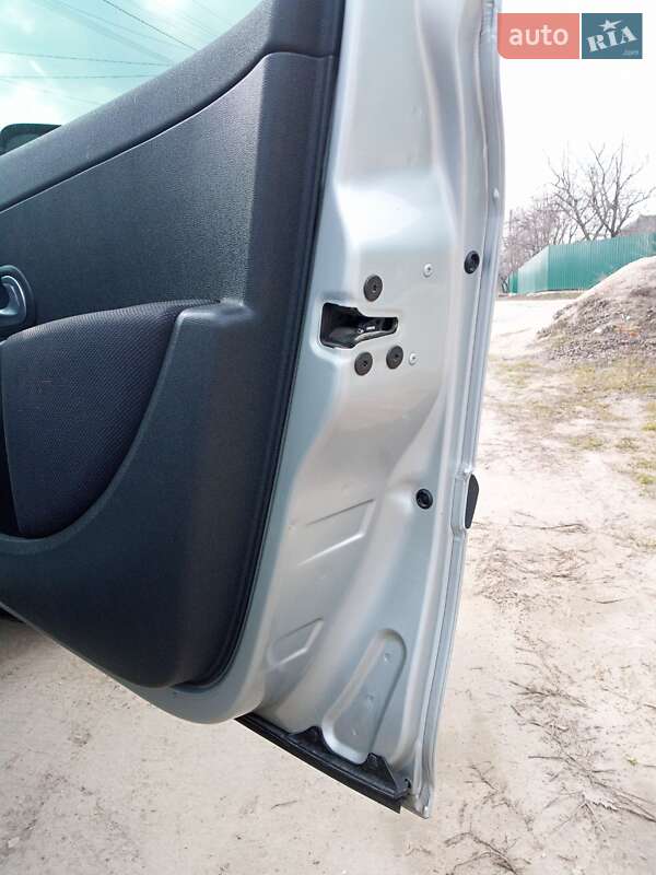 Хетчбек Renault Clio 2006 в Обухові
