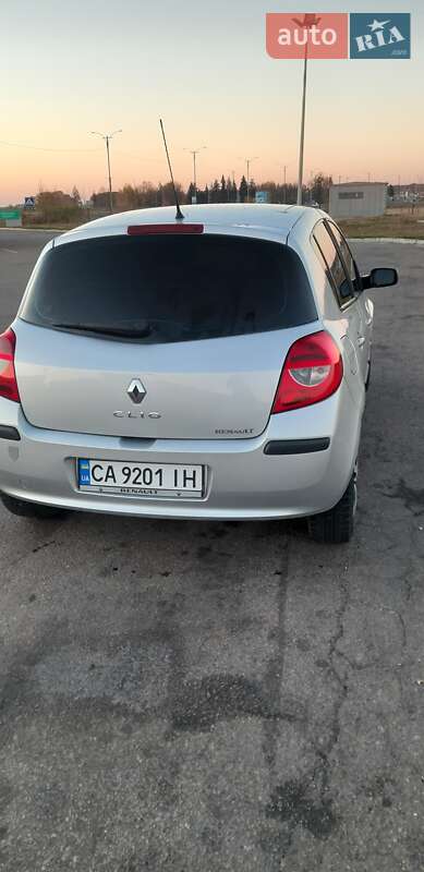 Седан Renault Clio 2006 в Умани