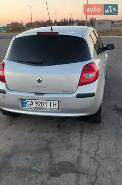 Седан Renault Clio 2006 в 