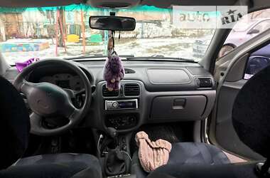 Хэтчбек Renault Clio 2001 в 