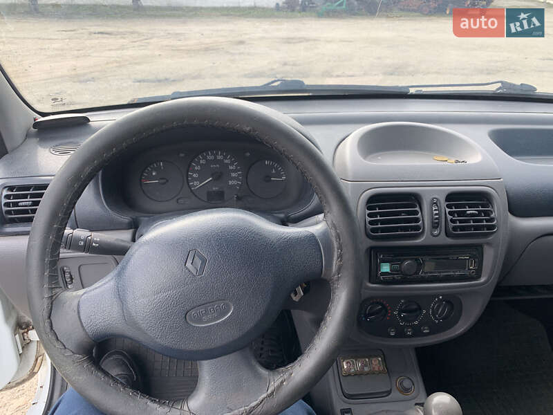 Хэтчбек Renault Clio 2000 в Киеве