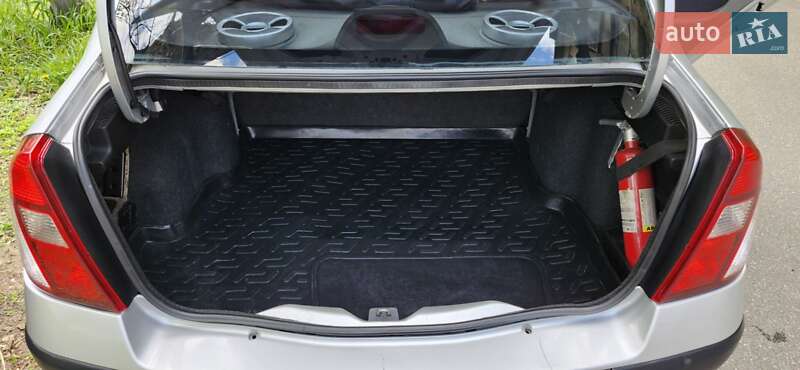 Седан Renault Clio 2005 в Киеве фото 28 Седан Renault Clio 2005 в Киеве