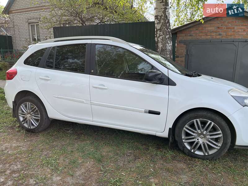 Универсал Renault Clio 2011 в Глухове