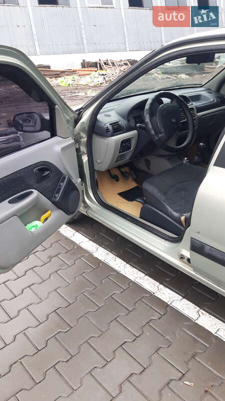 Хэтчбек Renault Clio 2003 в Ильинцах