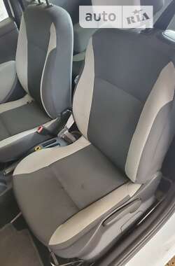 Хэтчбек Renault Clio 2009 в 