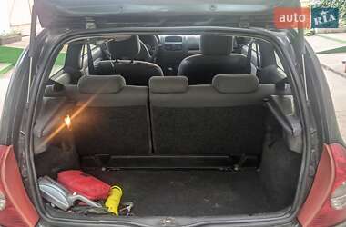 Хэтчбек Renault Clio 2011 в 