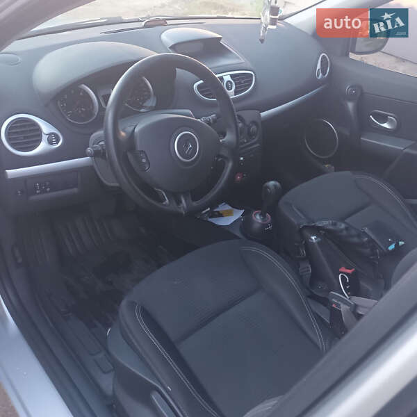 Хэтчбек Renault Clio 2010 в Умани