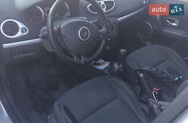 Хэтчбек Renault Clio 2010 в 