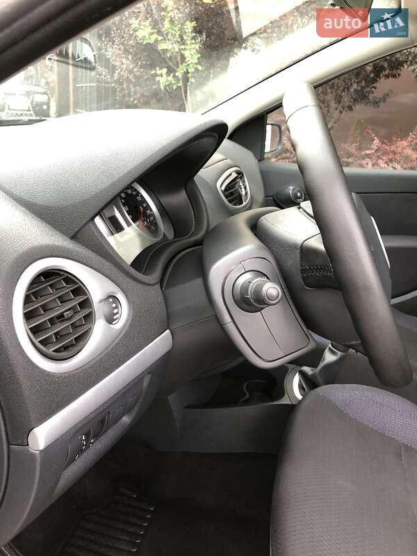 Универсал Renault Clio 2009 в Дубно фото 42 Универсал Renault Clio 2009 в Дубно