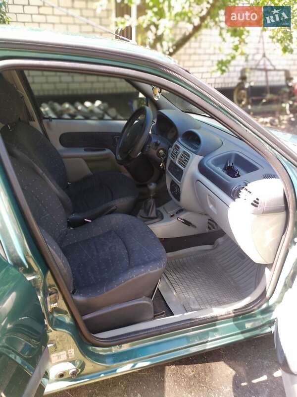 Хетчбек Renault Clio 2004 в Голованівську