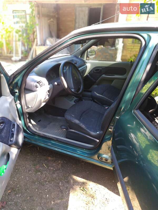 Хетчбек Renault Clio 2004 в Голованівську