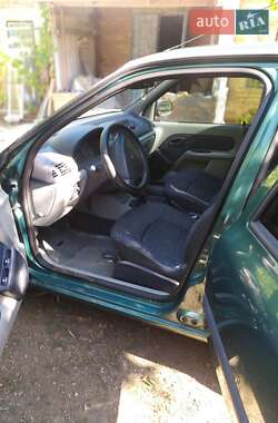 Хэтчбек Renault Clio 2004 в 