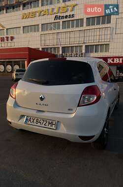 Хэтчбек Renault Clio 2011 в 