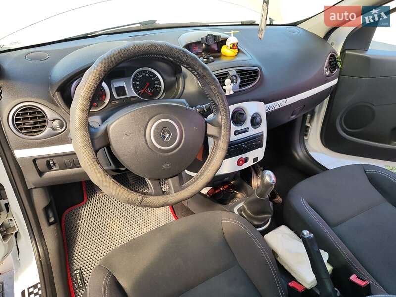 Хэтчбек Renault Clio 2012 в Луцке