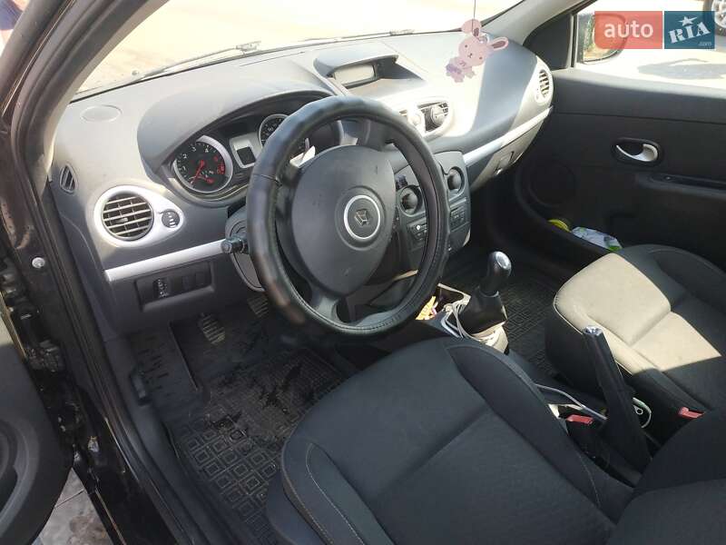 Хэтчбек Renault Clio 2010 в Львове