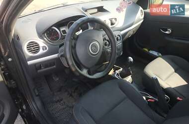 Хэтчбек Renault Clio 2010 в 