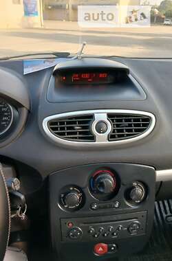 Хэтчбек Renault Clio 2005 в Ивано-Франковске