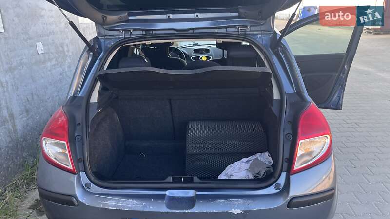 Хэтчбек Renault Clio 2006 в Бершади