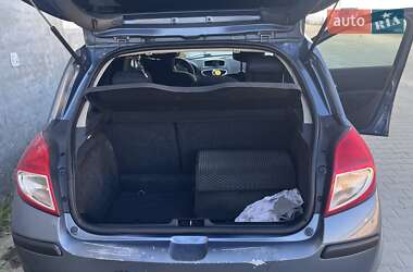 Хэтчбек Renault Clio 2006 в 