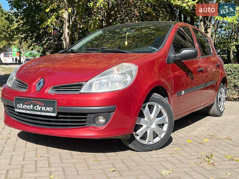 Хэтчбек Renault Clio 2007 в 