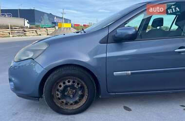 Хэтчбек Renault Clio 2011 в 