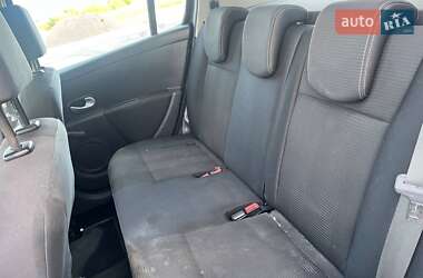 Хэтчбек Renault Clio 2011 в 