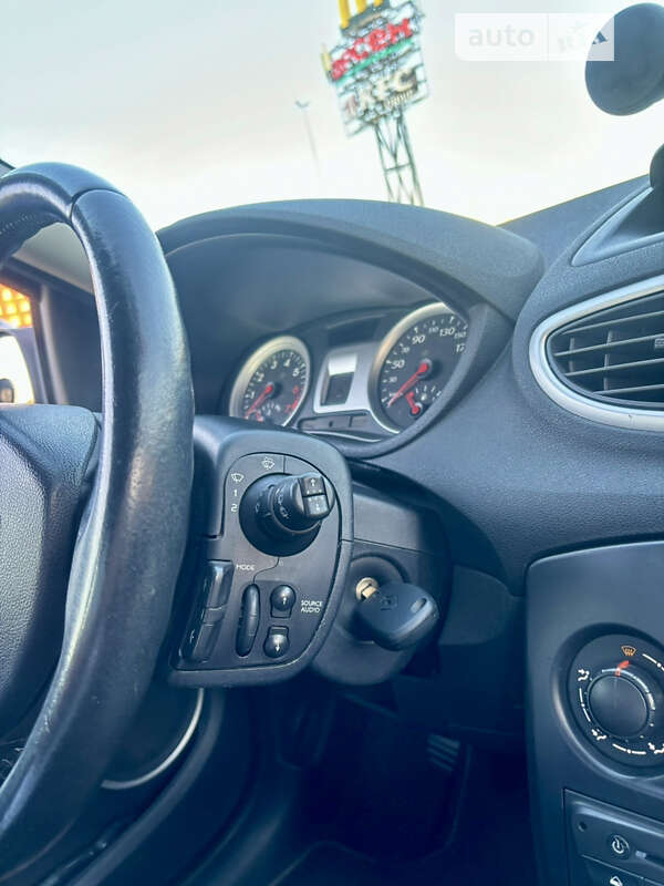 Хэтчбек Renault Clio 2011 в Львове