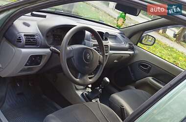 Седан Renault Clio 2005 в 